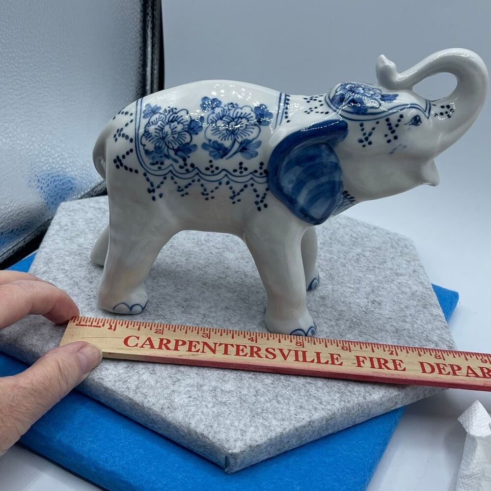Vintage ceramic elephant figurine blue white floral - Picture 7 of 9